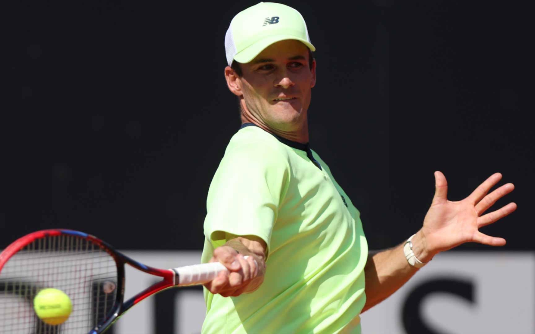 结婚了？18岁皇马前锋恩德里克晒和女友合照，无名指戴着戒指