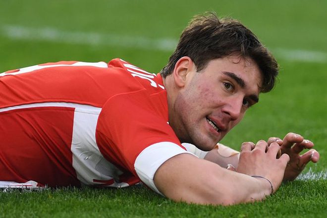 她的表现不 她的表现不